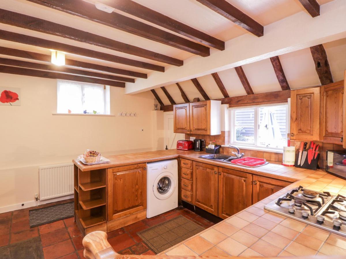 Brew Cottage Chislet Exterior photo